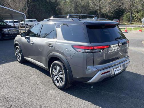 2022 Nissan Pathfinder SL 4WD