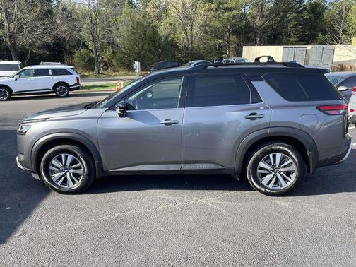 2022 Nissan Pathfinder SL 4WD