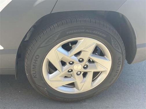 2025 Hyundai KONA SE