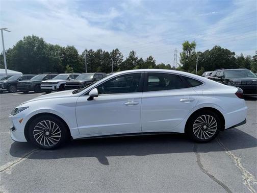 2022 Hyundai SONATA Hybrid SE