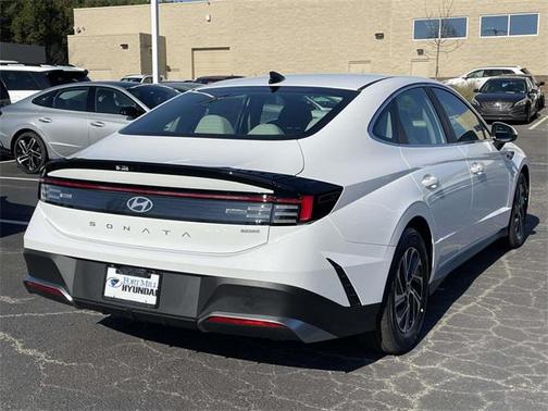 2026 Hyundai SONATA Hybrid Base