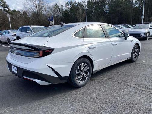 2026 Hyundai SONATA Hybrid Base