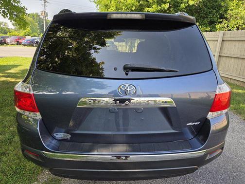 2012 Toyota Highlander SE