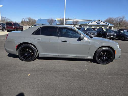 2017 Chrysler 300 Limited