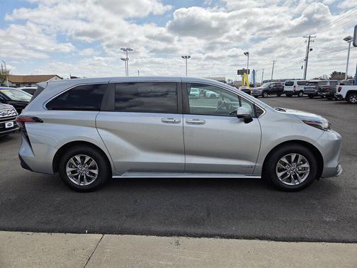 2021 Toyota Sienna LE