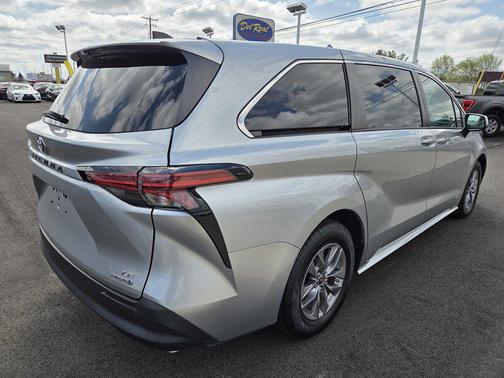 2021 Toyota Sienna LE