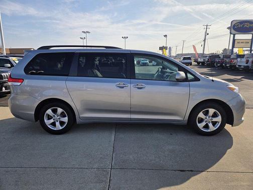 2011 Toyota Sienna LE