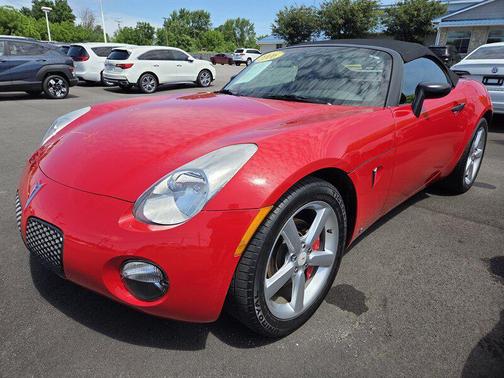 Aggressive 2006 Pontiac Solstice Base