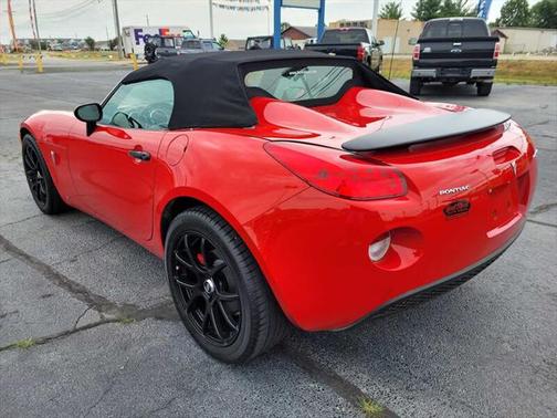 Aggressive 2006 Pontiac Solstice Base