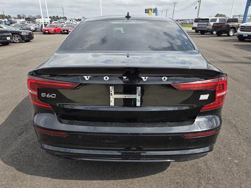 2023 Volvo S60 Recharge Plug-In Hybrid T8 Plus Dark Theme