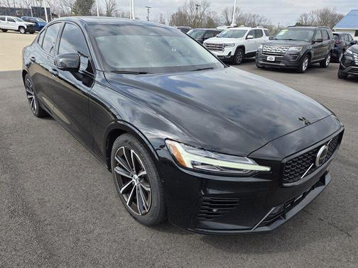 2023 Volvo S60 Recharge Plug-In Hybrid T8 Plus Dark Theme