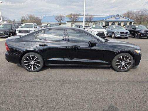 2023 Volvo S60 Recharge Plug-In Hybrid T8 Plus Dark Theme