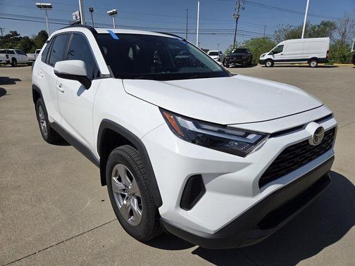 Ice Cap 2023 Toyota RAV4 XLE