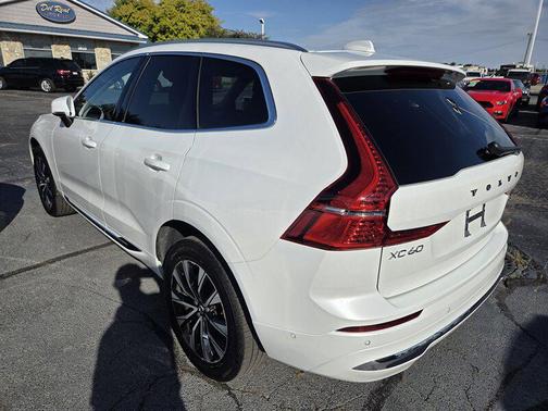 2023 Volvo XC60 B5 Plus Bright Theme