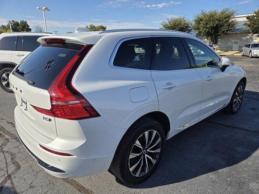 2023 Volvo XC60 B5 Plus Bright Theme