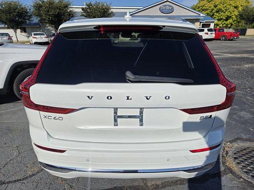 2023 Volvo XC60 B5 Plus Bright Theme