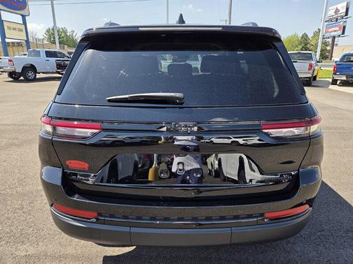 Diamond Black Crystal Pearl Coat 2023 Jeep Grand Cherokee Limited