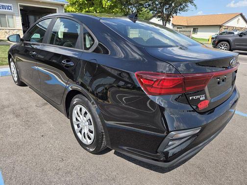 Aurora Black Pearl 2020 Kia Forte FE