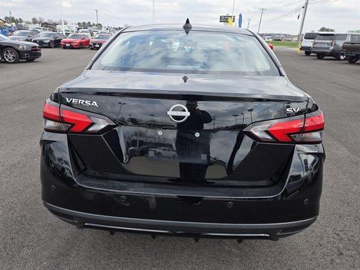 Super Black 2024 Nissan Versa 1.6 SV