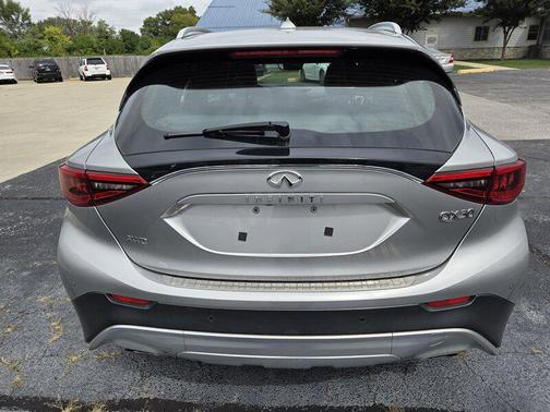 2018 INFINITI QX30 Premium