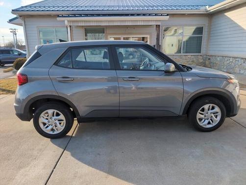 2021 Hyundai VENUE SE