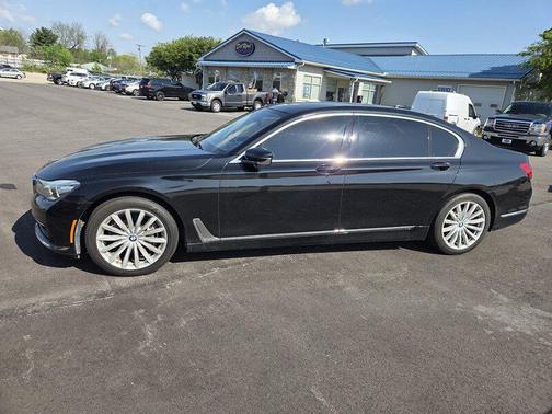 Ruby Black Metallic 2018 BMW 740 740i xDrive