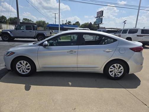 2018 Hyundai ELANTRA SE