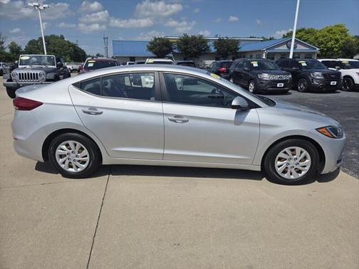 2018 Hyundai ELANTRA SE