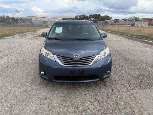 2014 Toyota Sienna XLE Auto Access Seat