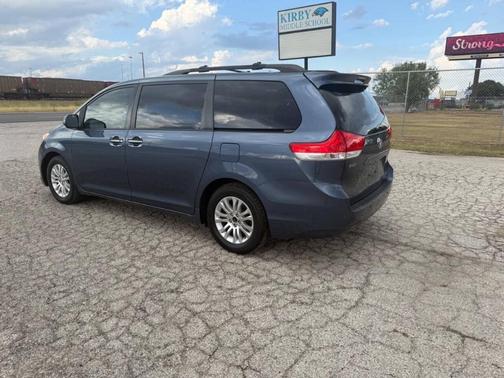 2014 Toyota Sienna XLE Auto Access Seat