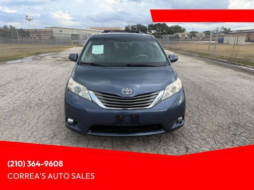 2014 Toyota Sienna XLE Auto Access Seat
