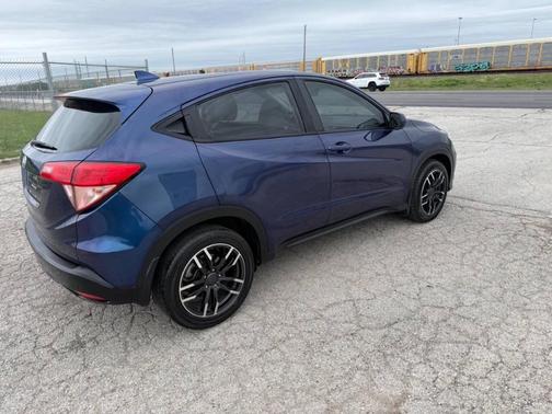 Deep Ocean Pearl 2017 Honda HR-V LX