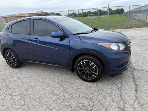 Deep Ocean Pearl 2017 Honda HR-V LX