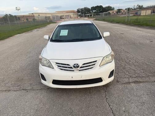 Super White 2013 Toyota Corolla LE