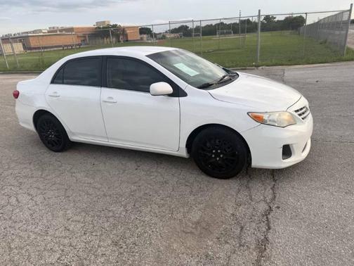 Super White 2013 Toyota Corolla LE