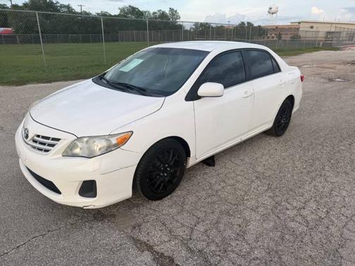 Super White 2013 Toyota Corolla LE