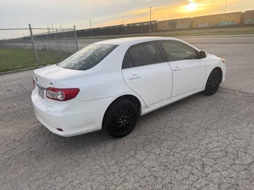 Super White 2013 Toyota Corolla LE