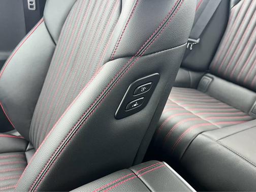2024 Genesis G70 2.5T