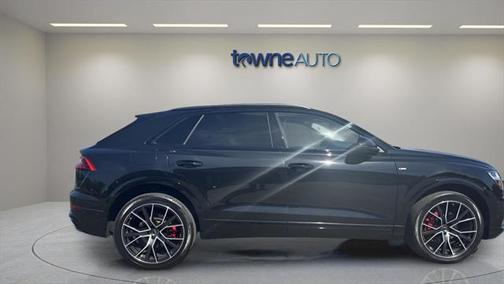2022 Audi Q8 55 Premium Plus