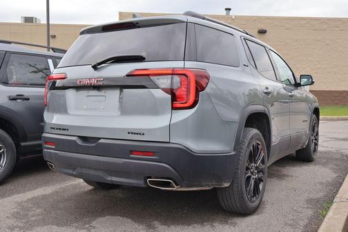 Sterling Metallic 2023 GMC Acadia AWD SLT