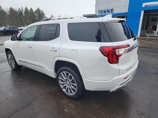 2023 GMC Acadia Denali
