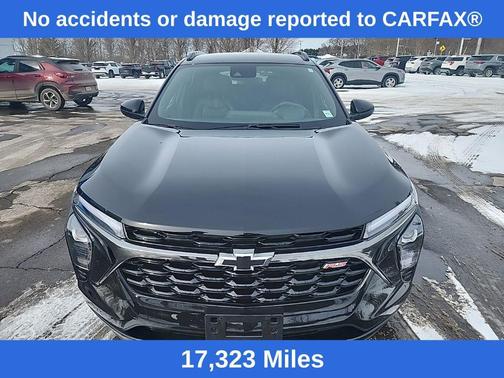 Mosaic Black Metallic 2025 Chevrolet Trax FWD 2RS