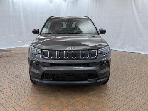 Crystal Metallic 2022 Jeep Compass LATITUDE