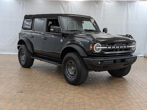 SHADOW BLACK 2024 Ford Bronco OUTER BANKS