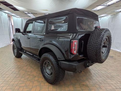 SHADOW BLACK 2024 Ford Bronco OUTER BANKS