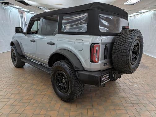 ICONIC SILVER METALLIC 2024 Ford Bronco WILDTRAK
