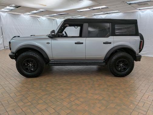 ICONIC SILVER METALLIC 2024 Ford Bronco WILDTRAK