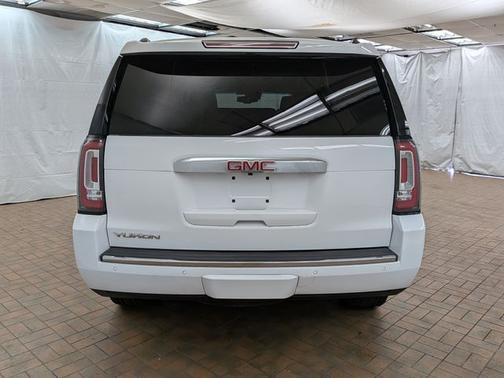 Summit White 2018 GMC Yukon DENALI