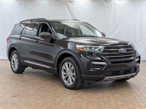 AGATE BLACK METALLIC 2023 Ford Explorer XLT