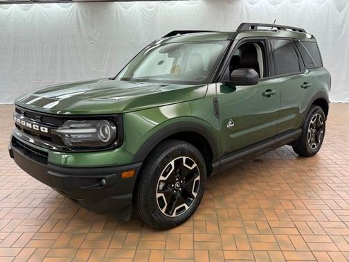 ERUPTION GREEN METALLIC 2023 Ford Bronco Sport OUTER BANKS